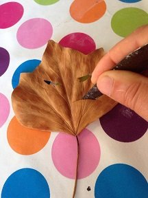 faire un fantome avec feuille morte 2