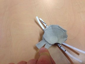 Masque de lapin pour carnaval avec boite à oeufs. faire masque lapin avec boite a oeufs 4