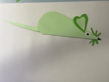 Fabrique ta souris verte avec des coeurs en papier. souris verte avec des coeurs 6
