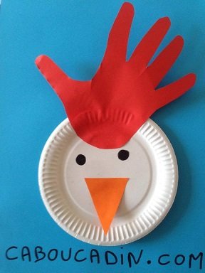 Poule de Pâques facile : bricolage avec assiette en carton et empreinte de main poule assiette carton empreinte de main 8