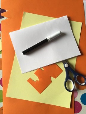 Poussin de Pâques facile : bricolage découpage et collage poussin avec papier decoupe 1