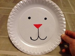 Sac à bonbons lapin de Pâques : Bricolage facile avec assiette en carton sac bonbon avec assiette carton paques 4