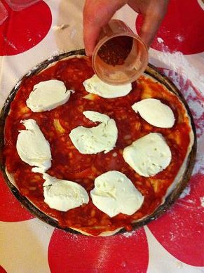 Faire une pizza pepperoni mozzarella maison pizza pepperoni mozzarella 15
