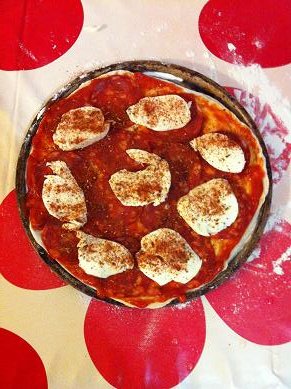 Faire une pizza pepperoni mozzarella maison pizza pepperoni mozzarella 16