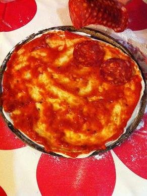 Faire une pizza pepperoni mozzarella maison pizza pepperoni mozzarella 7