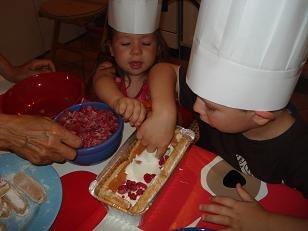 La charlotte aux fraises: La recette en images et vidéo recette charlotte aux fraises 8