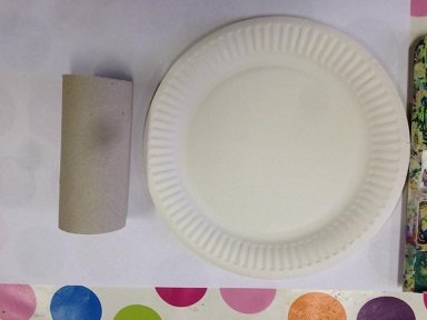 Arbre d’automne avec une assiette en carton Arbre d’automne avec une assiette en carton