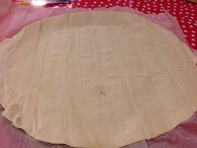 Faire minis roulés feuilletés au saumon.