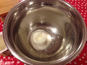 Faire un gâteau au yaourt avec des oursons guimauve Faire un gâteau au yaourt avec des oursons guimauve