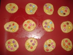 Recette de Noël : Les petits sablés aux Smarties recette gateau sable smarties 11