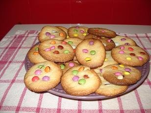 Recette de Noël : Les petits sablés aux Smarties recette gateau sable smarties 13