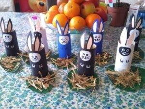 lapins-avec-rouleaux-de-papier-toilette_595