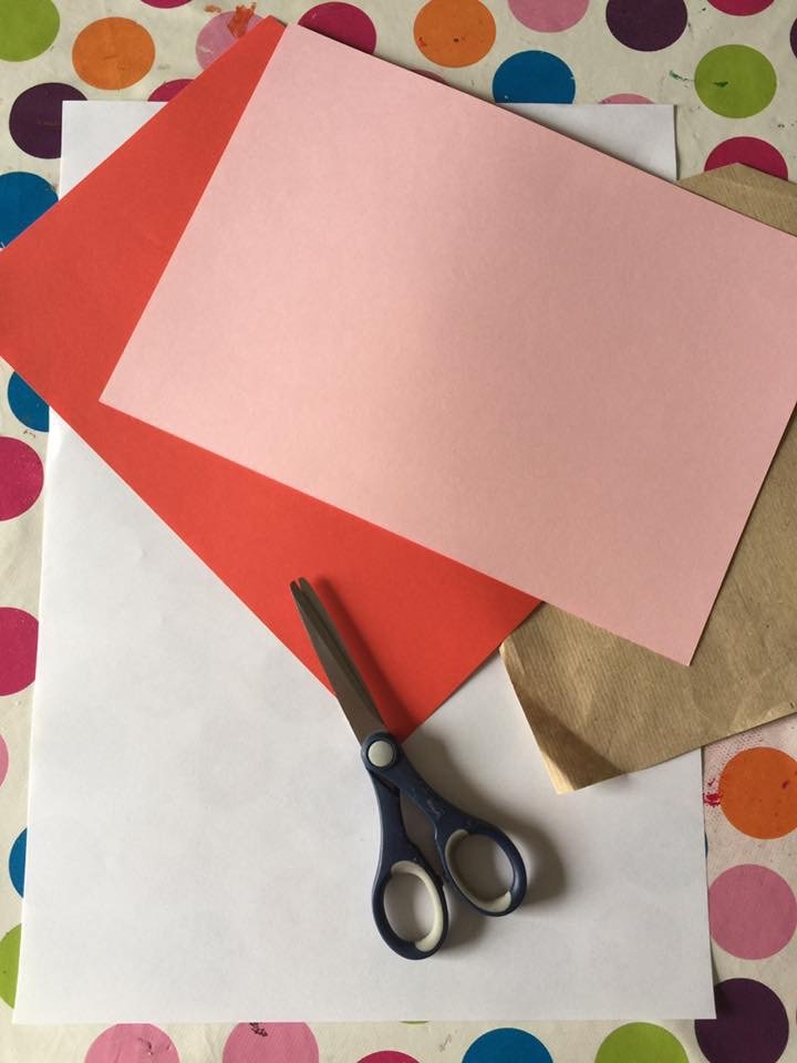 Idée Bricolage Printanier : Un Arbre avec des Feuilles en Forme de Cœur arbre avec coeurs papier 1