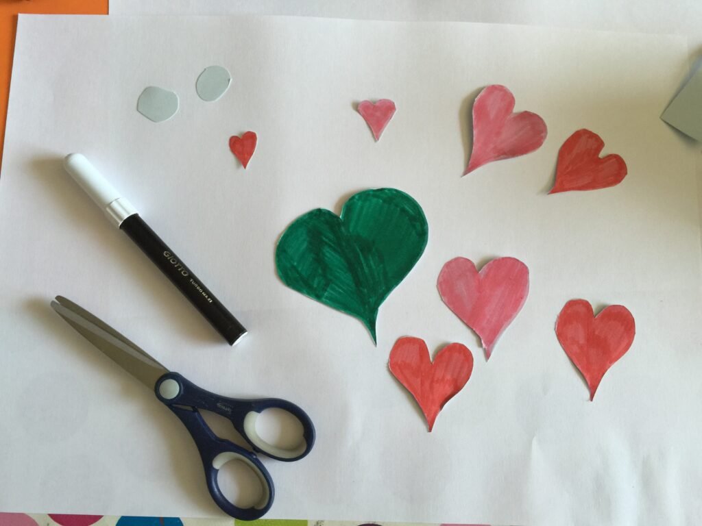 Fabrique ta chenille en papier : Un bricolage facile pour les enfants Fabrique ta chenille en papier : Un bricolage facile pour les enfants