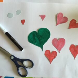 Fabrique ta chenille en papier : Un bricolage facile pour les enfants