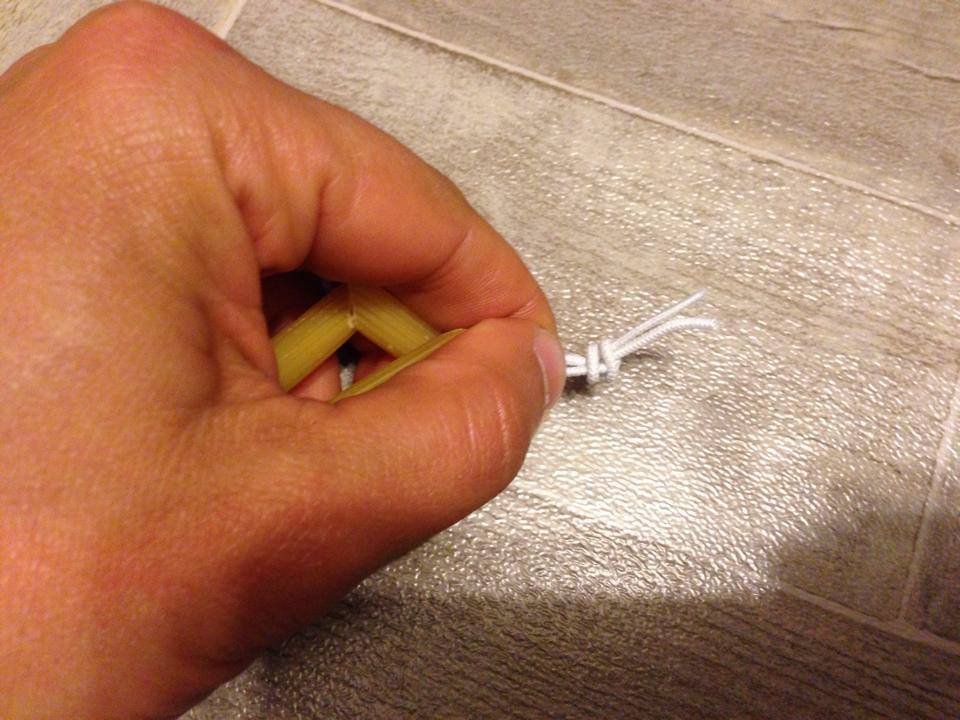 Réalisation d'un collier avec des pâtes alimentaires collier de pates 6