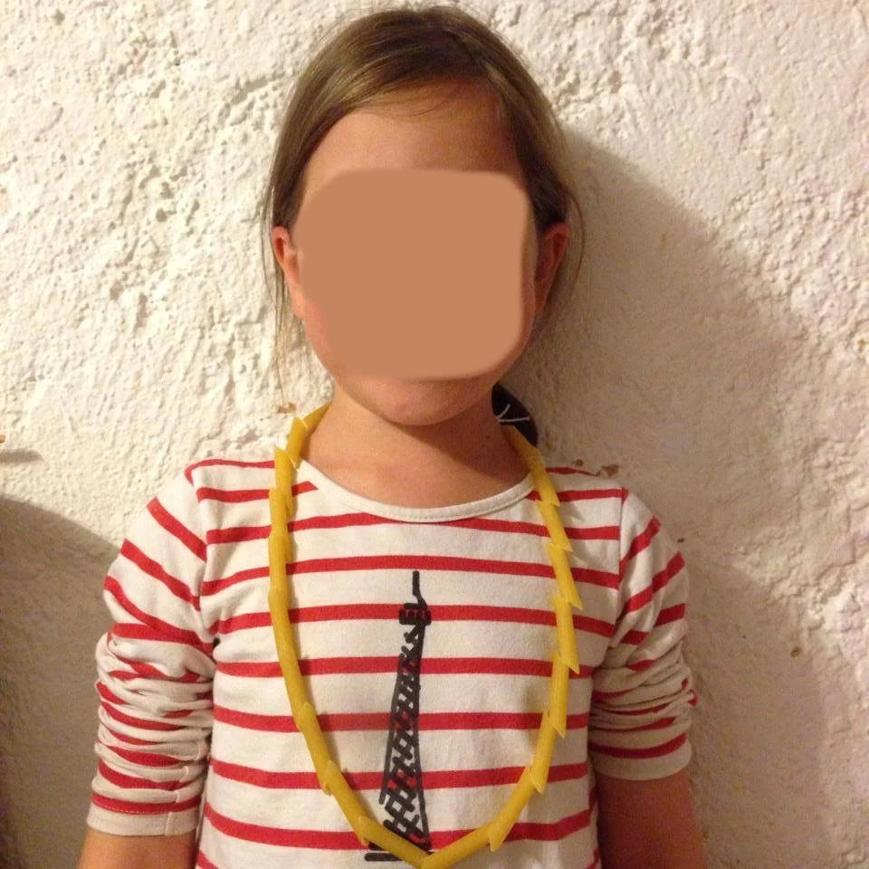 Réalisation d'un collier avec des pâtes alimentaires collier de pates 8