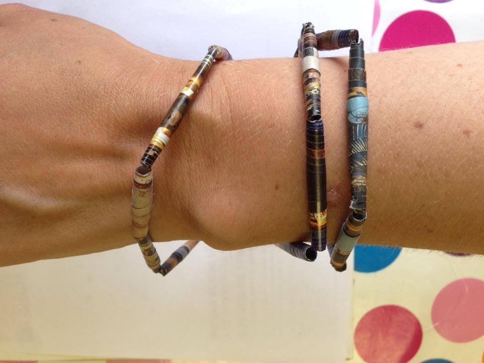 Fabrique ton collier ou bracelet en perles de papier recyclé collier perles feuille magazine 11