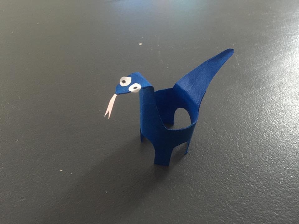 dinausore avec rouleau carton 3