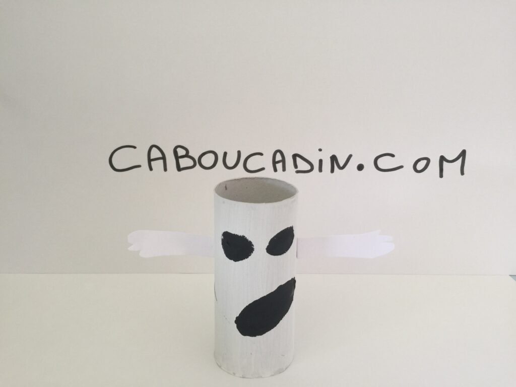 fantome avec rouleau en carton
