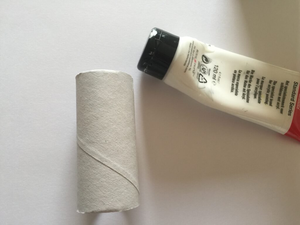 Fabrique tes Monstres d'Halloween avec des rouleaux en carton de papier toilette Fabrique tes Monstres d'Halloween avec des rouleaux en carton de papier toilette