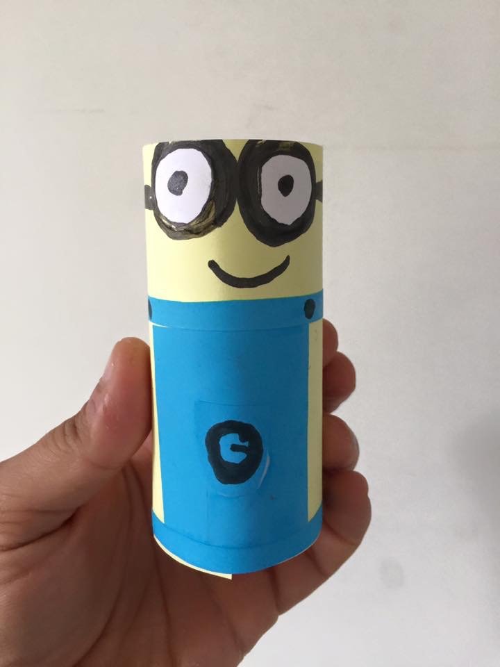 Fabrique tes personnages Minions avec des rouleaux en cartons personnage mignion avec rouleau carton 6
