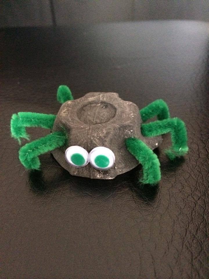 araignee Halloween avec boite oeufs