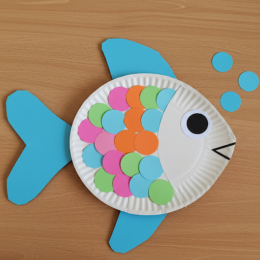 Un poisson d’Avril coloré avec une assiette en carton poisson avril assiette carton avec ecailles en papier couleur 7
