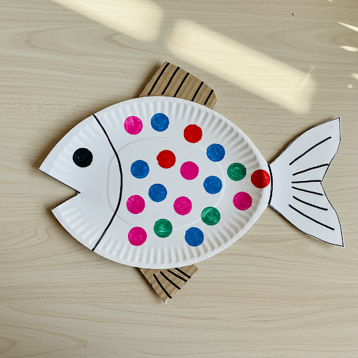 poisson avril assiette carton avec gommettes 7